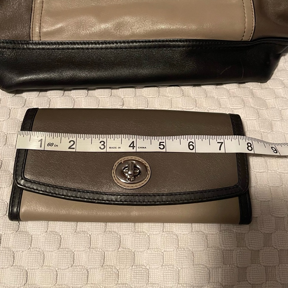 Coach Legacy Leather Wallet in grey, taupe & black with turnkey closure in EUC - Picture 5 of 6